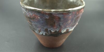 Handgemachte Teetasse dunkel (schwarz/weiss/rosa/blau), ca 150ml