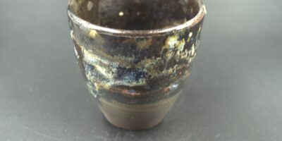 Handgemachte Teetasse dunkel (schwarz/weiss/rosa/blau), ca. 100ml