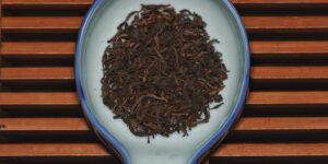*1990er* Menghai Knospen Shu Pu-Erh (reifer, gekochter), in loser Form in Taiwan gelagert